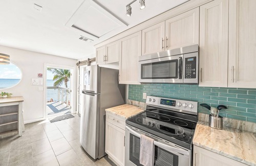 Orlando Beach Condo | Stunning Riverfront Balcony Suite W/Private Beach Access & Event-Ready Setting β¨π