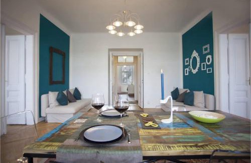Andel Apartment | Stunning Riverview Apartment