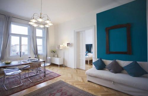 Andel Apartment | Stunning Riverview Apartment