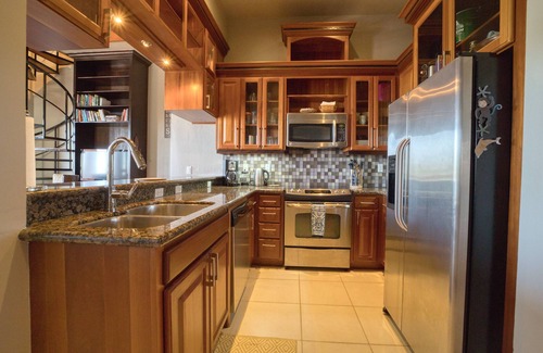 Cocoplum Apartment | Stunning Sea and Pool View Apartments Ideal for Group Getaways