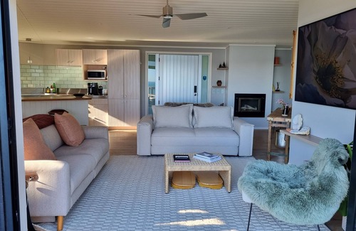 Coromandel House | Stunning Sea/Island Views - Wi-Fi, 86" Smart TV/Netflix/Apps. Weber BBQ E-Bikes