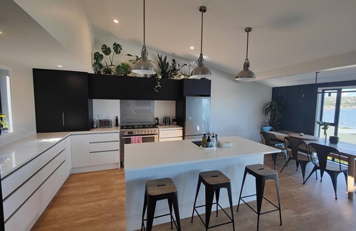 Plimmerton House | Stunning sea Views in a Lovely Beachside Plimmerton