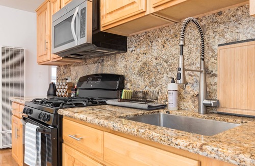 Seabright Cottage | Stunning Seabright Cottage: Walk to the Beach & Boardwalk