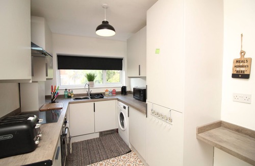 Scunthorpe House | Stunning Service Accommodation, Ideal Location Ashby Scunthorpe Sleeps upto 5