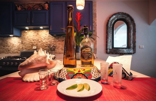 Cancun House | STUNNING SKY DECK/FREE CAR USE!/FERRY & BEACH 2min away/POOL/SLEEPS 5-16/GATED