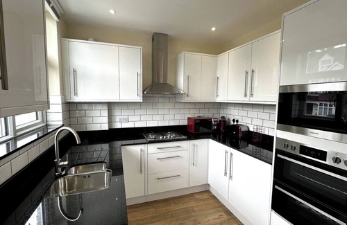 Croham Apartment | Stunning South Croydon Apartment - Relax in Style