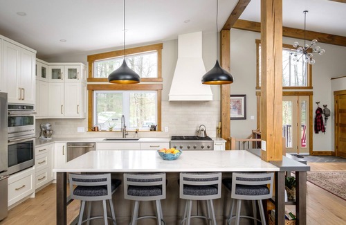 Trent Lakes Cottage | Stunning timberframe lakehouse with gourmet kitchen