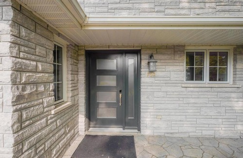 Innisfil House | Stunning Tranquility~ Spa~ Billiard~ Lake Simcoe