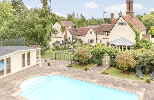 Howlett End House | Stunning Tudor Manor House and Coach House