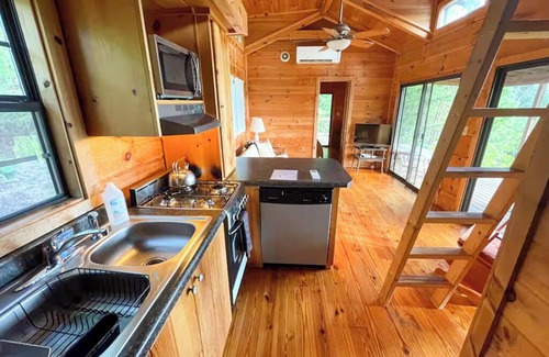 Buckingham Cabin | Stunning View at the Lotus View Retreat in Yogaville/Cabin