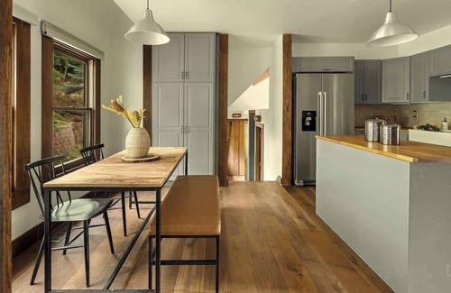 Hangen Ranch And M and B House | Stunning View House | 15-min to Town | Evergreen