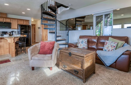 Beverly Beach House | Stunning views and sunsets from this pet friendly oceanfront home with a hot tub