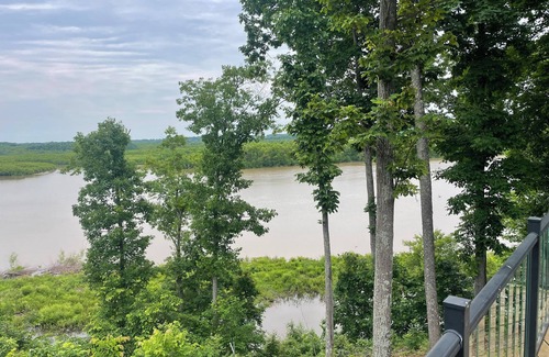 Southmont House | Stunning views from this lakeside cottage. Sleeps 8-11.