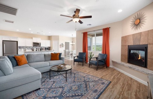Cottonwood House | Stunning Views + Hot Tub + Location! 2 bed/2 bath