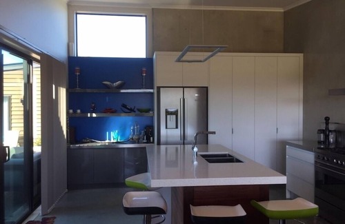 Martinborough House | Stunning views of the Tararuas and adjacent vineyard