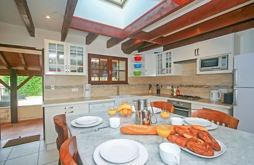 Dieulivol Villa | Stunning views, private pool, AC. Walk to cafe and bread. Near historic towns