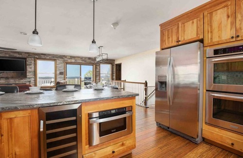 Mathias Cabin | Stunning Views: Secluded 5 bedroom Mountain Homen