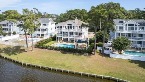 Corolla Light House | Stunning Views With Pool Family Room Resort Perks