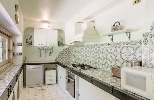 Genazzano Villa | Stunning villa for 14 guests with hot tub, A/C, pool, WIFI, TV, pets allowed and parking