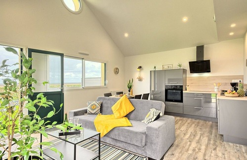 Cherrueix House | Stunning villa for 3 guests with WIFI, TV, patio and parking