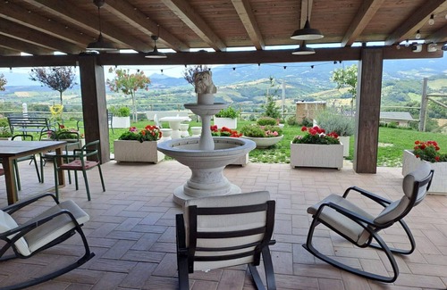Penne House | Stunning villa for 8 people with WIFI, pool, A/C, TV, patio, pets allowed and parking