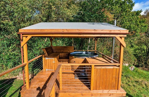 Chiddingstone Hoath House | Stunning villa for 4 people with hot tub, WIFI, terrace and parking