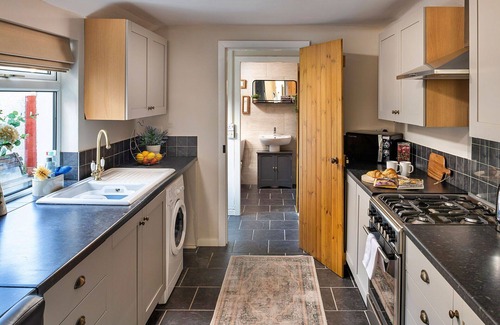 Rhiwbryfdir House | Stunning villa for 6 guests with WIFI, terrace, pets allowed and parking