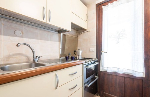 Villaggio Mandorli House | Stunning villa for 6 guests with A/C, TV, patio and parking