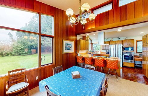 Vashon Island House | Stunning waterfront escape with patio, beach access, & gorgeous bay views