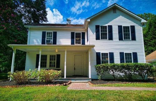 Indian Head House | Stunning Waterfront Getaway!