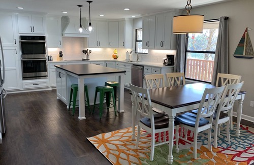 Piney House | Stunning Waterfront Lake Hamilton Views! (With Covered boat stall)