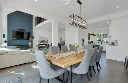 Innisfil House | Stunning Waterfront Luxurious Lakehouse .Great For Family Stays!