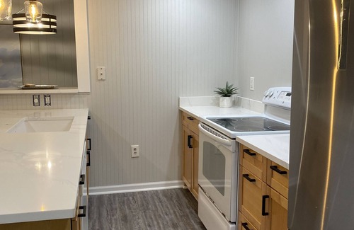 Amesbury Apartment | Stunning waterfront retreat on lake Attitash- Dog friendly