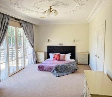 Templestowe House | Stunning White House Luxury Retreat In Templestowe