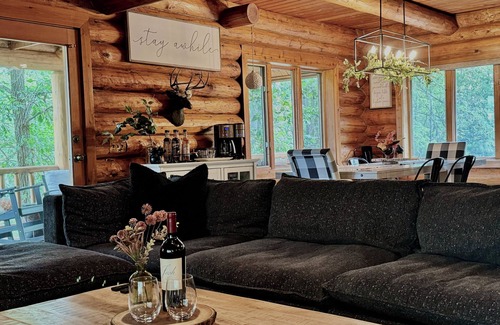 Lawndale Cabin | Stunning XL Log Cabin in Bloomington, IL! 2 Game Rooms + Hot Tub & Sauna!
