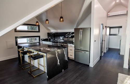 Bankers Hill Apartment | Stunning Zen Penthouse w/Dream Bathroom & Views by Little Italy and Convention C