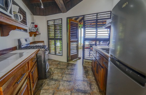 West End Villa | Stunnning & Private Seafront Villa
