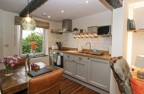 Keswick Cottage | STYLE COTTAGE, pet friendly, with open fire in Keswick