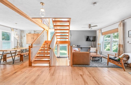 Medusa Other | Stylin' Solar Farmhouse! Hot Tub + Sauna Set on17 Acres, n🐕Friendly, Level1EVnn