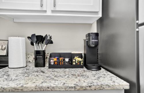Durham Apartment | Styling Gem 5mins to Downtown pool-gym-parking