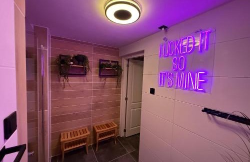 Bad Nieuweschans Apartment | Stylisch Apartments Schanskerhof all with private kitchens - TV all Country - INDOOR SAUNA - NEXT TO THERMEN BAD NIEUWESCHANS