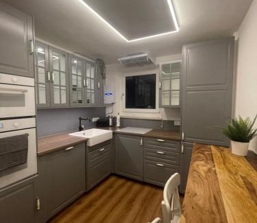 Gersthofen Apartment | Stylisches Apartment mit Dachterrasse und Whirlpool