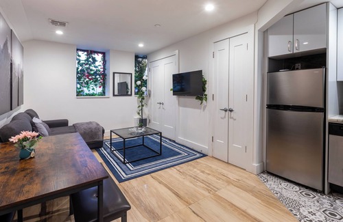 Upper Manhattan Apartment | Stylish 1 Bedroom 25 min to Time Square Perfect For couples + Families