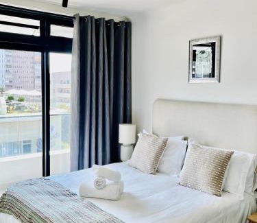 Sea Point Apartment | Stylish 1-Full Bedroom Apartment with a separate Living Room, Workspace and Kitchen close to the beach and V&A in Cape Town
