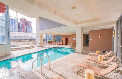 Downtown Phoenix Apartment | Stylish 1BR HighRise DT, Parking, Pool, Gym, W-D, Golf