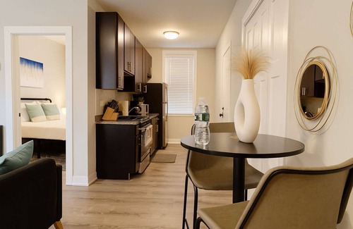 Boystown Apartment | Stylish 1BR in Lakeview Chicago