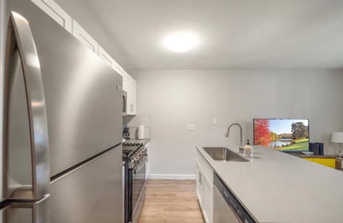 Brentwood Apartment | Stylish 1BR Near UT Brentwood Evonify