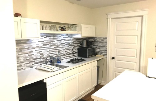 Halifax House | Stylish 1BR unit in Bedford, only 15 min to downtown Halifax. Near shopping area