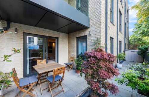 Highgate Apartment | STYLISH 2 BED 2 BATH IN HIGHGATE & FREE PARKING