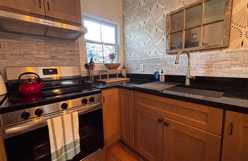 Greenwich Apartment | Stylish - 2-bed Apt, Small Town Charm - Close to Saratoga, VT